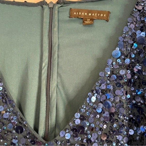 ✨ Aidan Mattox Blue Sequin Cocktail Dress ✨
Size: 14 - Picture 4 of 10